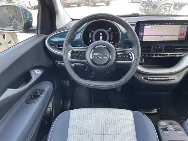 Fiat 500e 2022 - 16750 EUR, 65226 km - AUTO.MOTO.pt - 65226km - foto 4 de 42