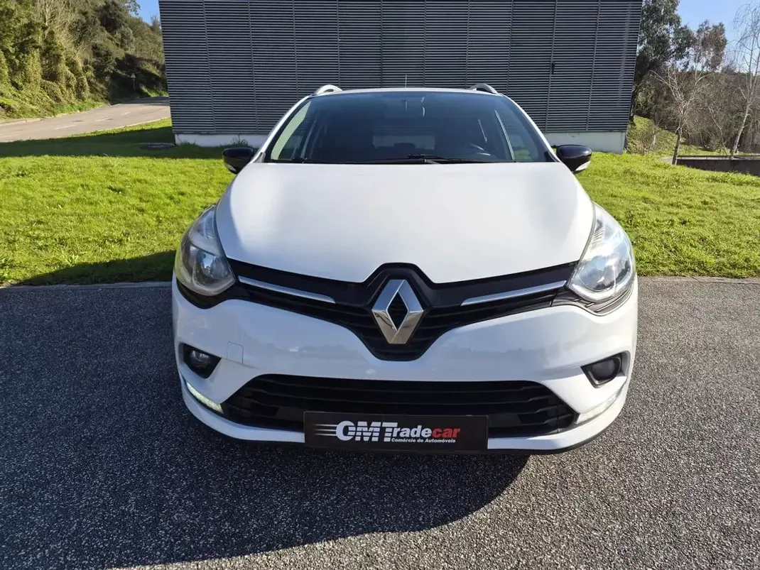 Renault Clio Sport Tourer 2018 - 11250 EUR, 87756 km - AUTO.MOTO.pt - 87756km - foto 7 de 30