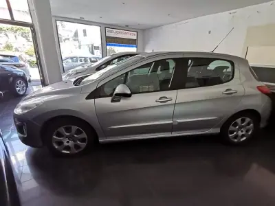 Peugeot 308 2012 - 10250 EUR, 126000 km - AUTO.MOTO.pt - 126000km - foto 3 de 6