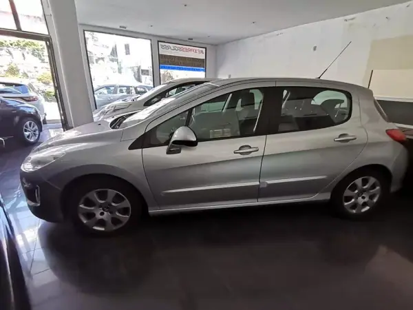 Peugeot 308 2012 - 10250 EUR, 126000 km - AUTO.MOTO.pt - 126000km - foto 3 de 6