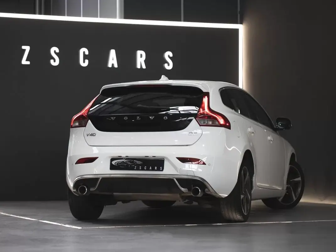 Volvo V40 2016 - 16990 EUR, 129000 km - AUTO.MOTO.pt - 129000km - foto 6 de 21