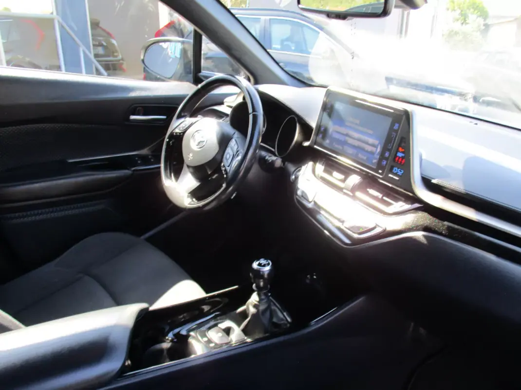Toyota C-HR 2019 - 17790 EUR, 139185 km - 139185km - foto 19 de 23