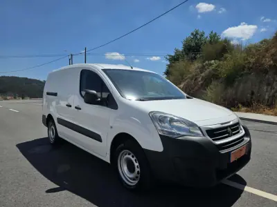 Peugeot Partner 2018 - 12990 EUR, 157000 km - AUTO.MOTO.pt - 157000km - foto 12 de 12