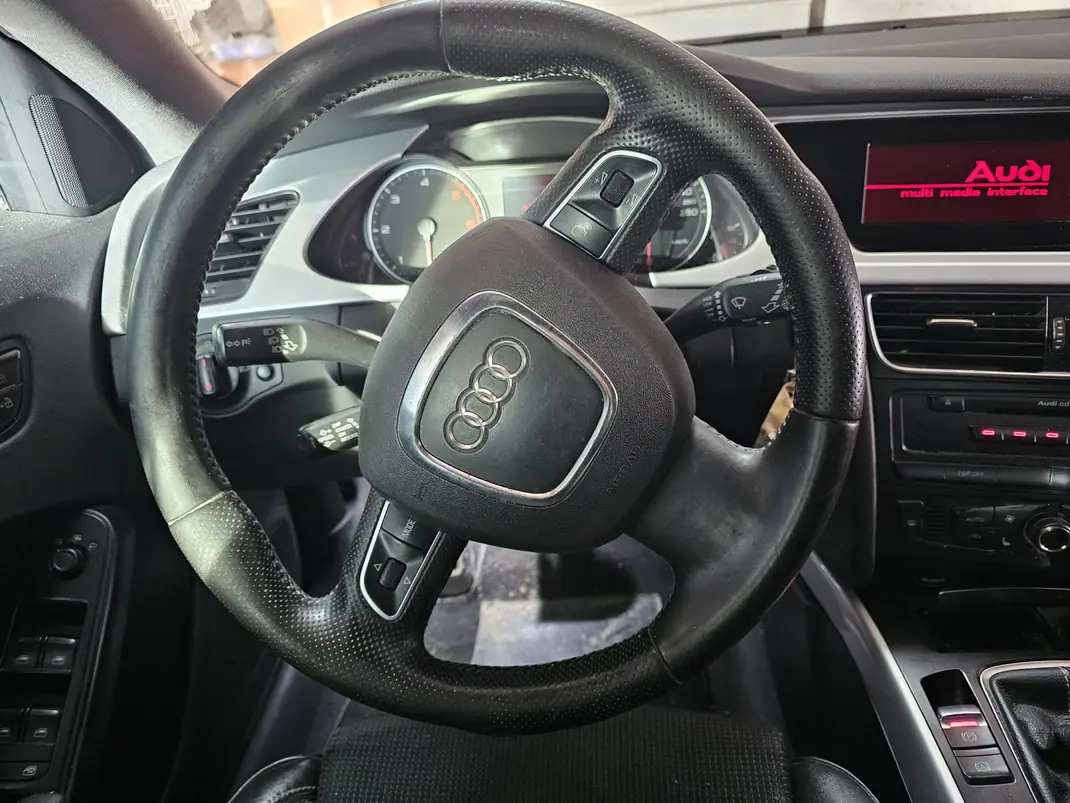 Audi A4 Avant 2008 - 12500 EUR, 186038 km - AUTO.MOTO.pt - 186038km - foto 9 de 15