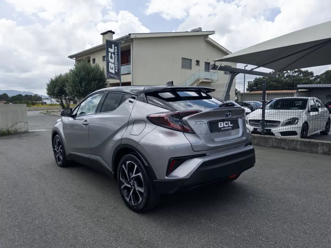 Toyota C-HR 2018 - 21990 EUR, 100000 km - 100000km - foto 5 de 45