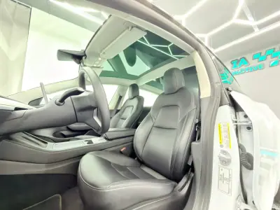 Tesla Model 3 2022 - 24999 EUR, 115000 km - AUTO.MOTO.pt - 115000km - foto 21 de 23