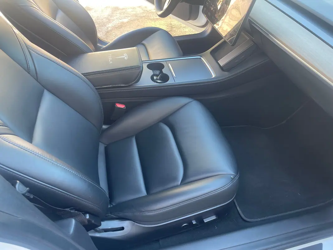 Tesla Model 3 2021 - 26499 EUR, 93150 km - 93150km - foto 5 de 10