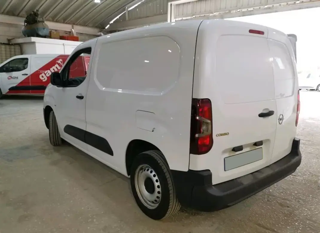 Opel Combo 2022 - 14750 EUR, 94274 km - AUTO.MOTO.pt - 94274km - foto 2 de 7