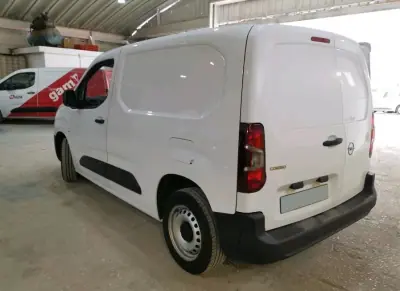 Opel Combo 2022 - 14750 EUR, 94274 km - AUTO.MOTO.pt - 94274km - foto 2 de 7