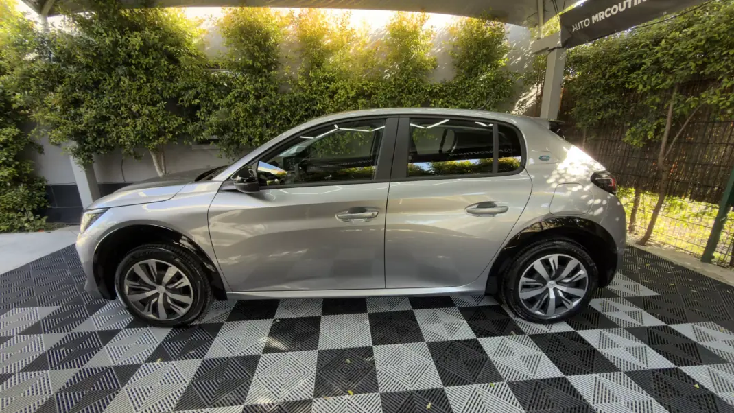Peugeot e-208 2024 - 18500 EUR, 8000 km - AUTO.MOTO.pt - 8000km - foto 5 de 26