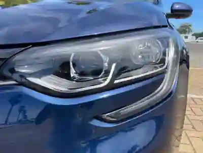 Renault Mégane Sport Tourer 2019 - 15950 EUR, 16000 km - AUTO.MOTO.pt - 16000km - foto 9 de 12