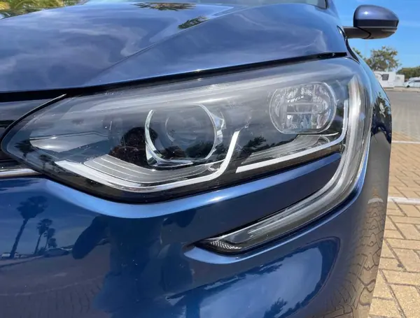 Renault Mégane Sport Tourer 2019 - 15950 EUR, 16000 km - AUTO.MOTO.pt - 16000km - foto 9 de 12