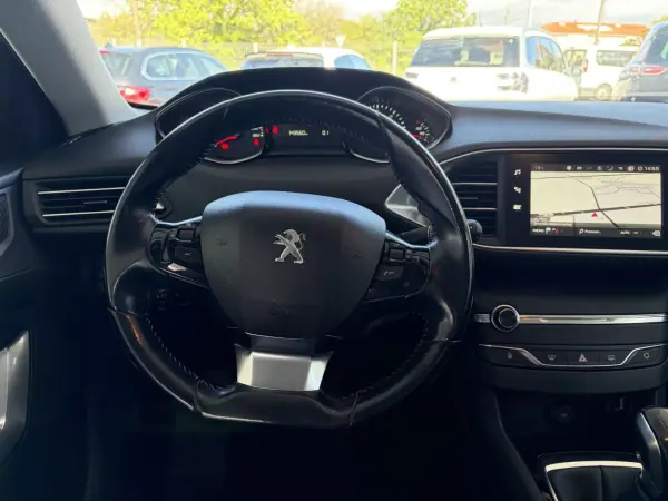 Peugeot 308 2017 - 10990 EUR, 143560 km - AUTO.MOTO.pt - 143560km - foto 13 de 14