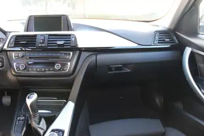 BMW 318 2013 - 14900 EUR, 154000 km - AUTO.MOTO.pt - 154000km - foto 21 de 35