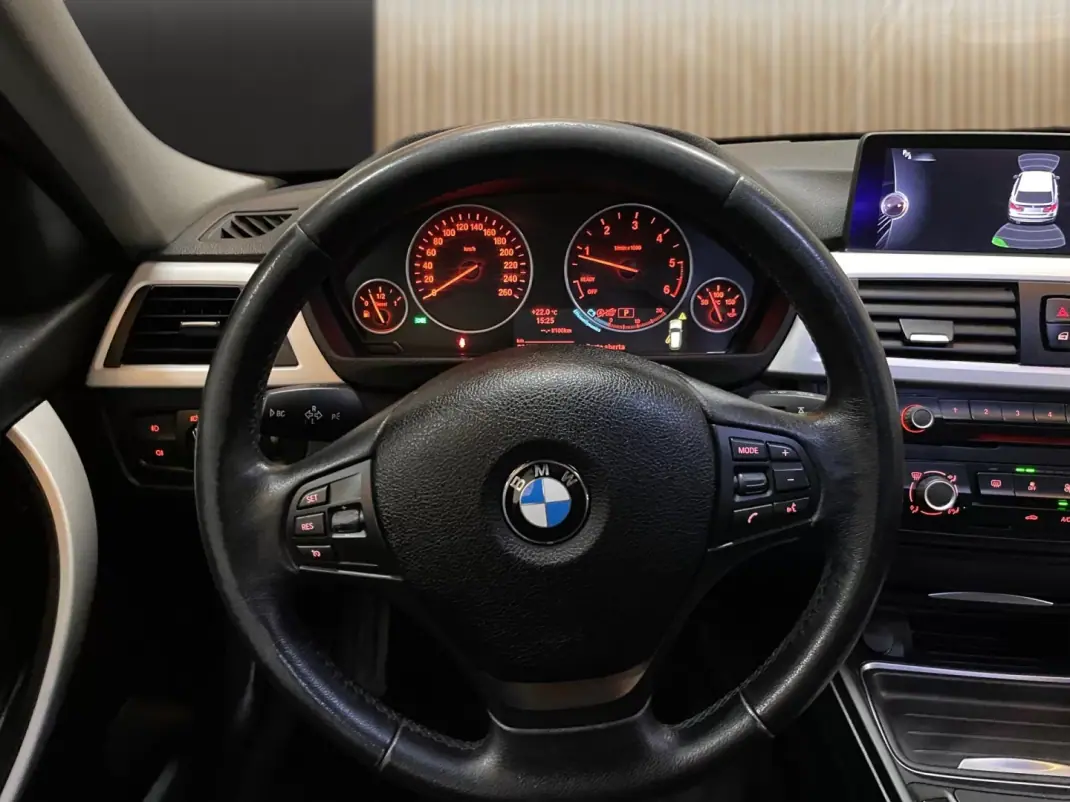 BMW 318 2013 - 10950 EUR, 321745 km - 321745km - foto 8 de 20