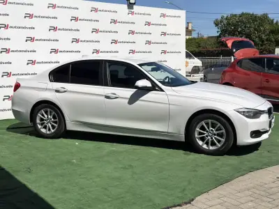 BMW 318 2013 - 13500 EUR, 239000 km - AUTO.MOTO.pt - 239000km - foto 5 de 22