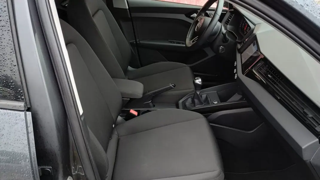Audi A1 Sportback 2019 - 14999 EUR, 121000 km - AUTO.MOTO.pt - 121000km - foto 23 de 40