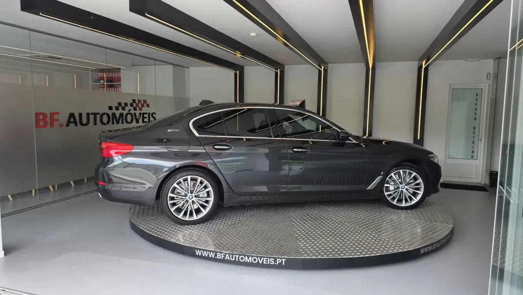 BMW 530 2017 - 21900 EUR, 230206 km - AUTO.MOTO.pt - 230206km - foto 7 de 58