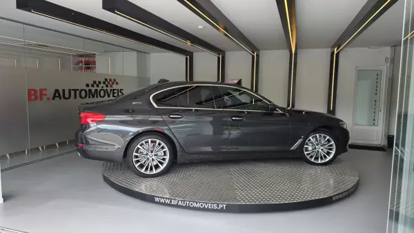 BMW 530 2017 - 21900 EUR, 230206 km - AUTO.MOTO.pt - 230206km - foto 7 de 58