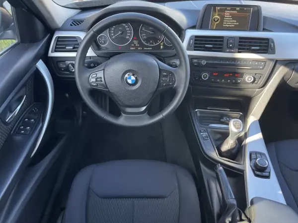 BMW 318 2014 - 14990 EUR, 224620 km - AUTO.MOTO.pt - 224620km - foto 9 de 18