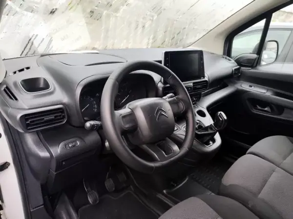 Citroën Berlingo 1.6 HDI ,3 Lug. Longa , Iva dedutivel 2019 - 13480 EUR, 182000 km - AUTO.MOTO.pt - 182000km - foto 9 de 28