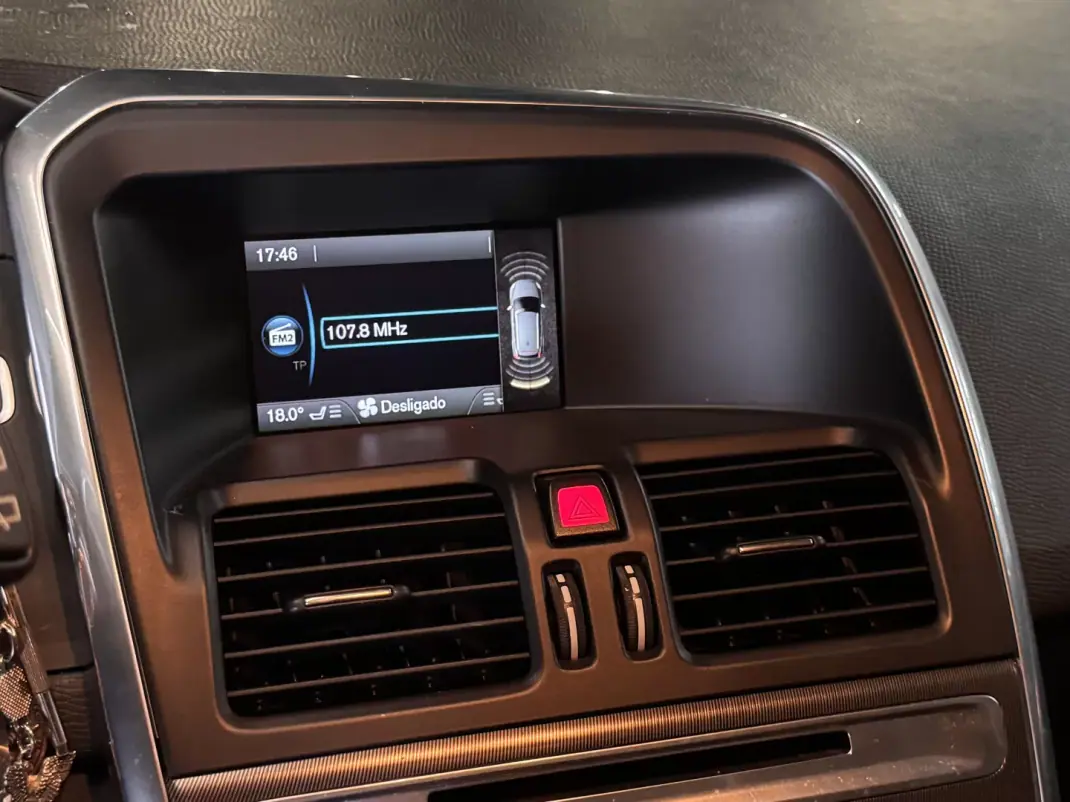 Volvo XC 60 2012 - 16990 EUR, 201000 km - AUTO.MOTO.pt - 201000km - foto 28 de 35