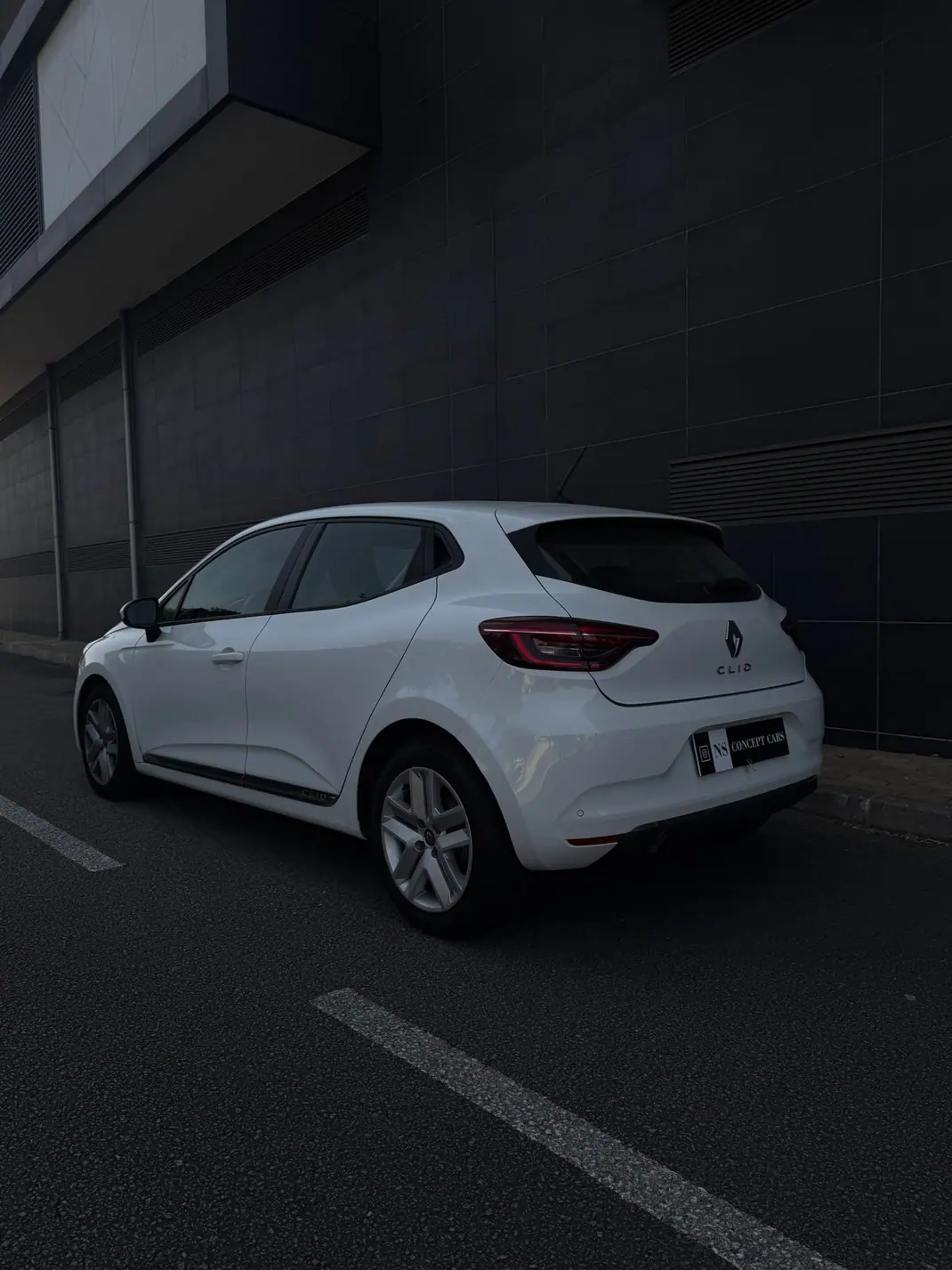 Renault Clio 2021 - 12700 EUR, 79000 km - AUTO.MOTO.pt - 79000km - foto 3 de 11