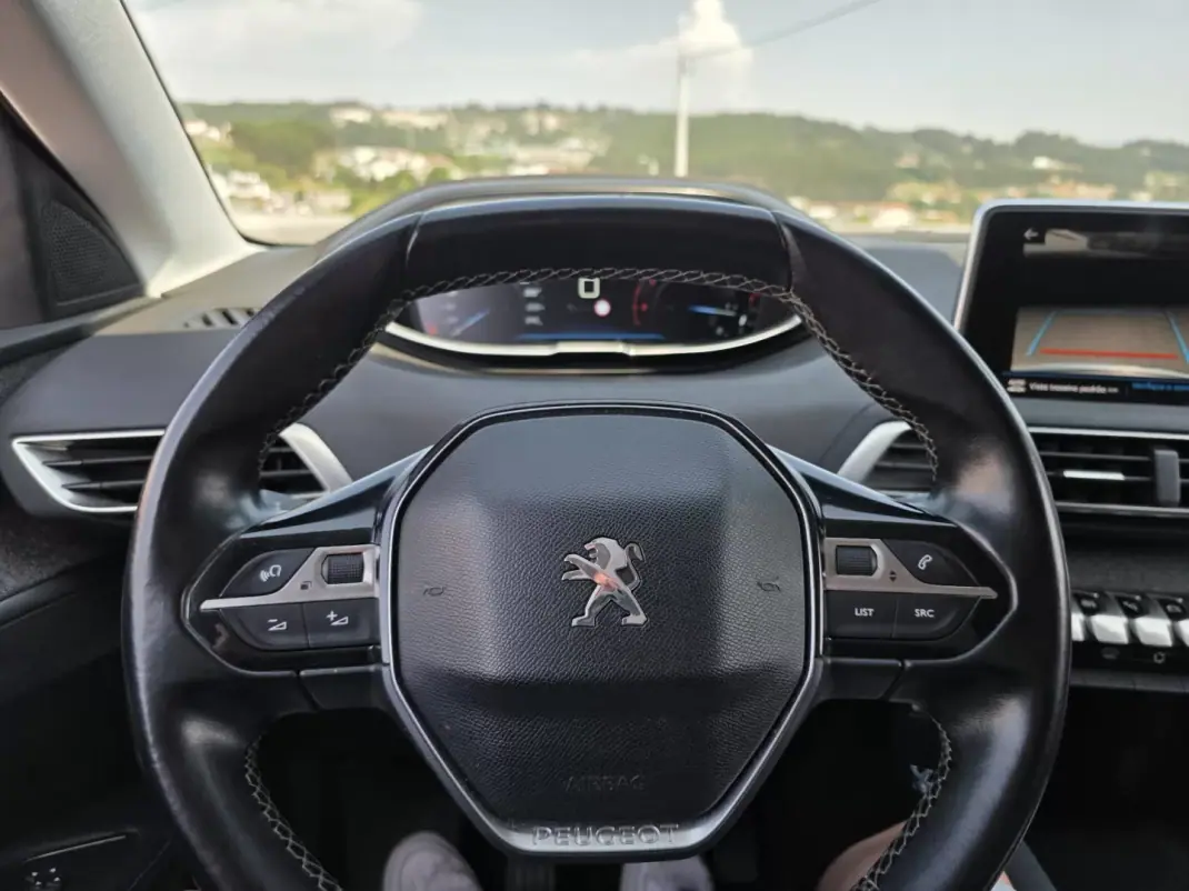 Peugeot 3008 2017 - 18990 EUR, 117000 km - AUTO.MOTO.pt - 117000km - foto 4 de 15