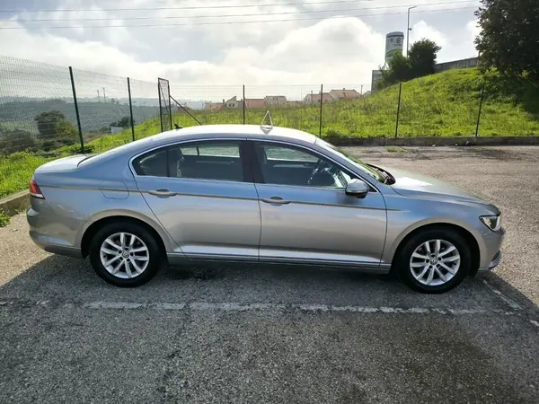 Volkswagen Passat 2019 - 19950 EUR, 155079 km - AUTO.MOTO.pt - 155079km - foto 18 de 60