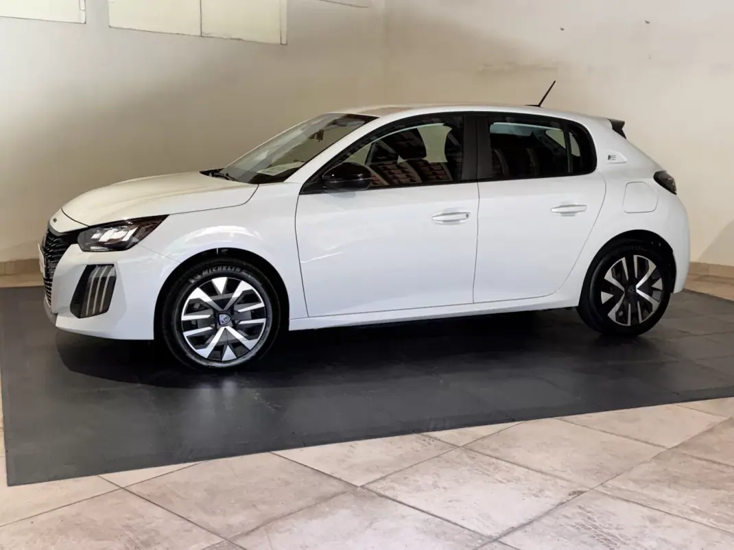 Peugeot e-208 2026 - 28490 EUR, 7690 km - 7690km - foto 4 de 23