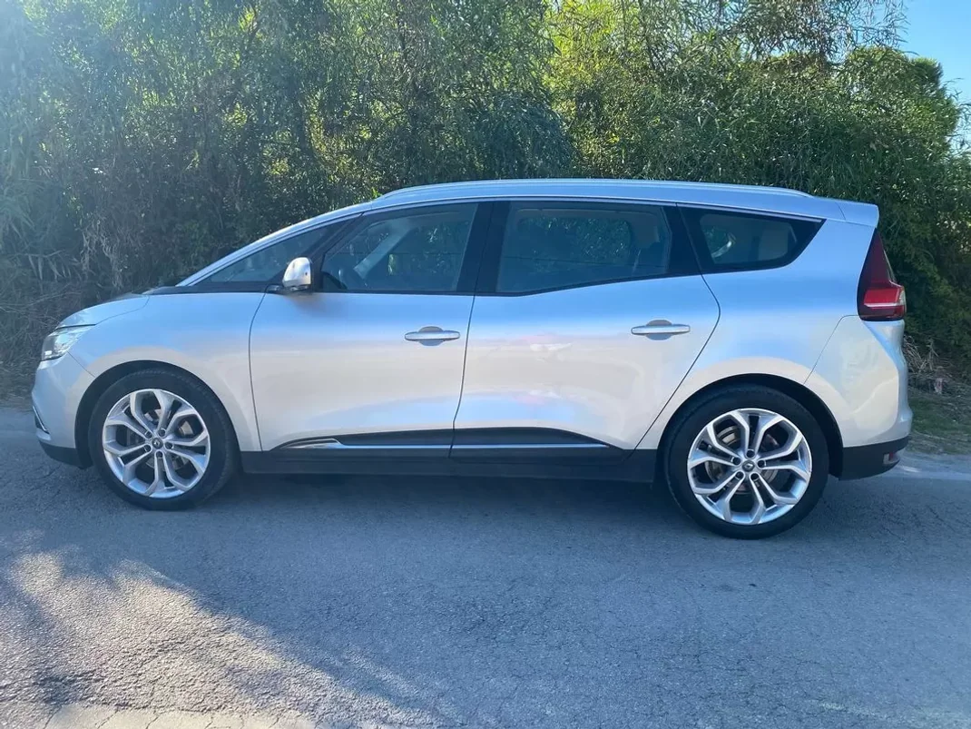 Renault Grand Scénic 2017 - 12950 EUR, 239000 km - AUTO.MOTO.pt - 239000km - foto 5 de 21
