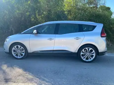 Renault Grand Scénic 2017 - 12950 EUR, 239000 km - AUTO.MOTO.pt - 239000km - foto 5 de 21