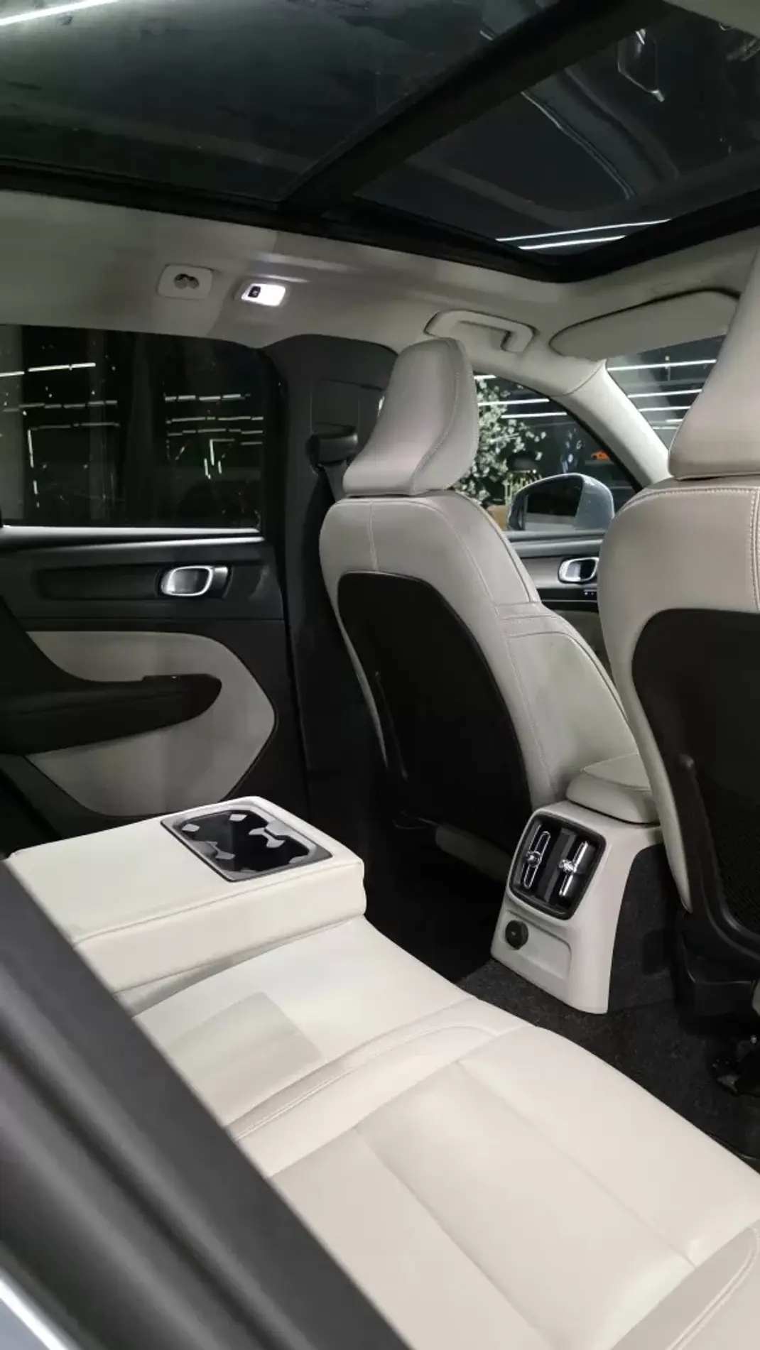 Volvo XC 40 2020 - 27750 EUR, 139000 km - AUTO.MOTO.pt - 139000km - foto 15 de 21
