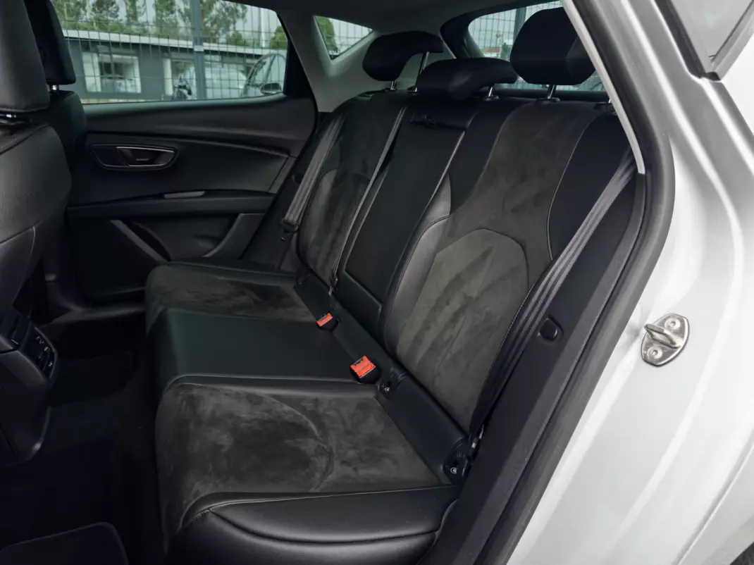 SEAT Leon 2016 - 12990 EUR, 117000 km - AUTO.MOTO.pt - 117000km - foto 24 de 26