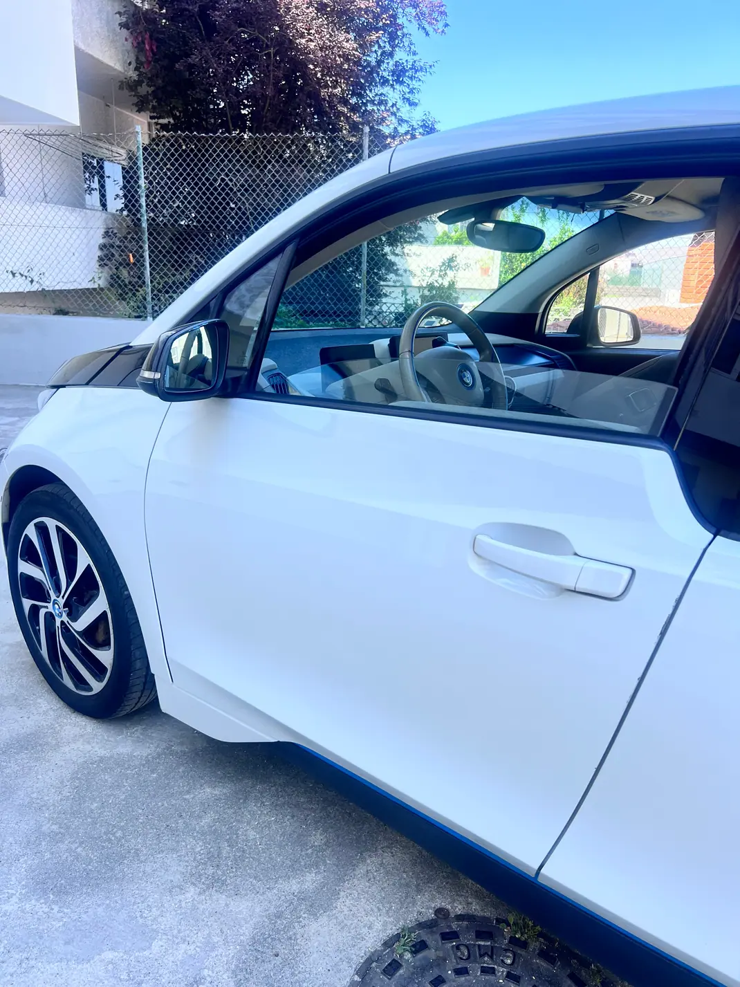 BMW i3 2016 - 9900 EUR, 166500 km - AUTO.MOTO.pt - 166500km - foto 10 de 15