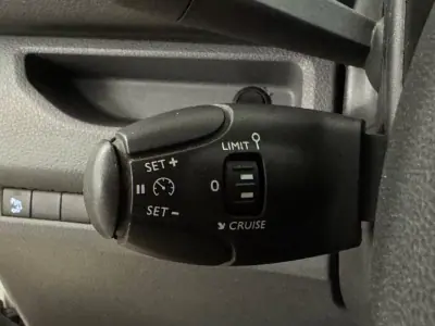 Opel COMBO 2020 - 15500 EUR, 150000 km - AUTO.MOTO.pt - 150000km - foto 8 de 16