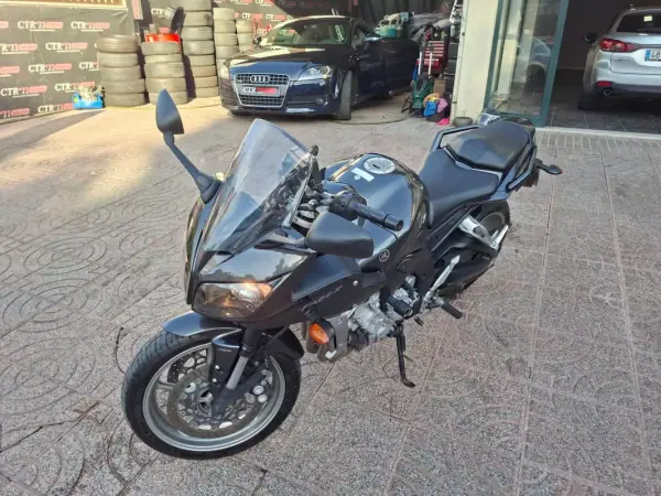 Yamaha FZ 6 R 2010 Gasolina