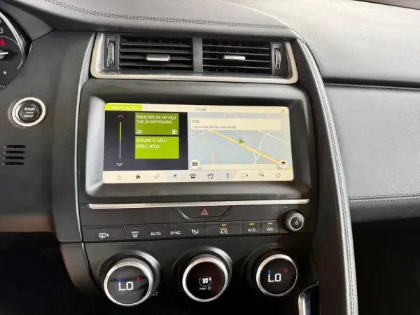 Jaguar E-Pace 2018 - 27990 EUR, 120110 km - AUTO.MOTO.pt - 120110km - foto 17 de 32