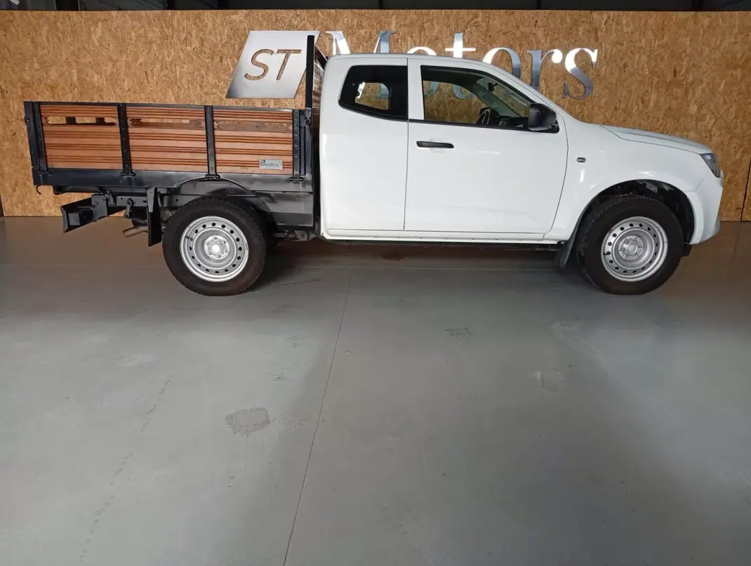 Isuzu D-MAX 2.5 4WD 2022 - 32900 EUR, 57200 km - AUTO.MOTO.pt - 57200km - foto 6 de 15