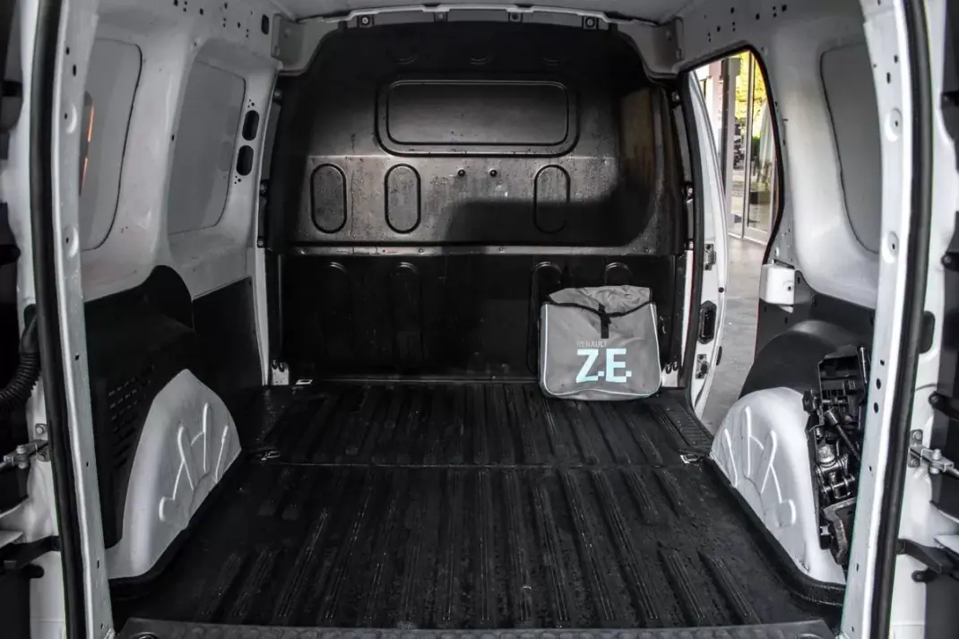 Renault Kangoo E-Tech 2020 - 9990 EUR, 57785 km - AUTO.MOTO.pt - 57785km - foto 27 de 28