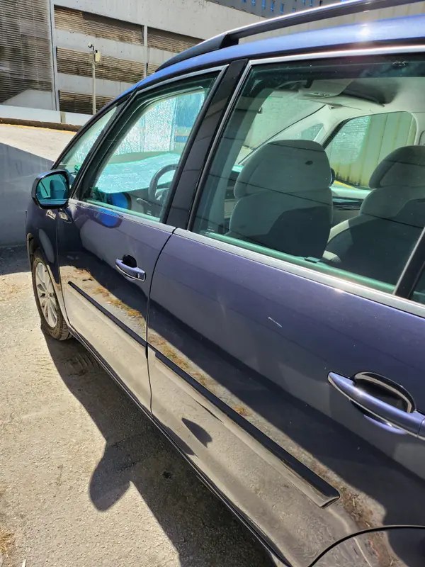 Citroën C4 Grand Picasso 2008 - 6000 EUR, 116000 km - AUTO.MOTO.pt - 116000km - foto 7 de 7