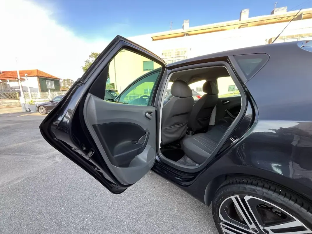 SEAT Ibiza 2011 - 6450 EUR, 240000 km - AUTO.MOTO.pt - 240000km - foto 37 de 45