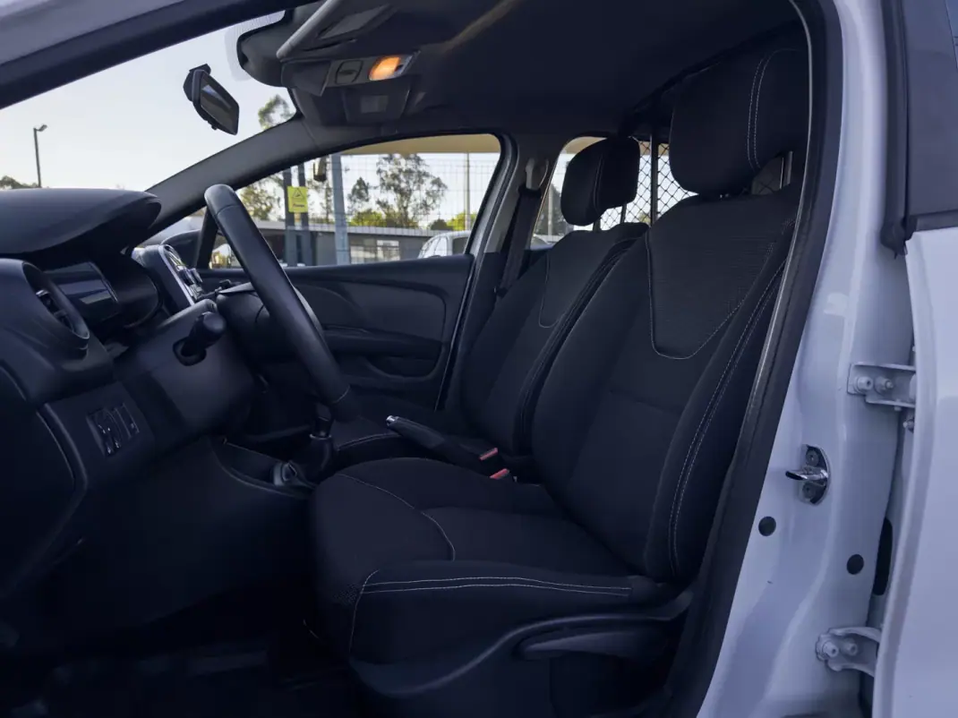 Renault Clio VAN 1.5 Blue DCi AIR NAV 2017 - 8990 EUR, 231000 km - AUTO.MOTO.pt - 231000km - foto 26 de 26