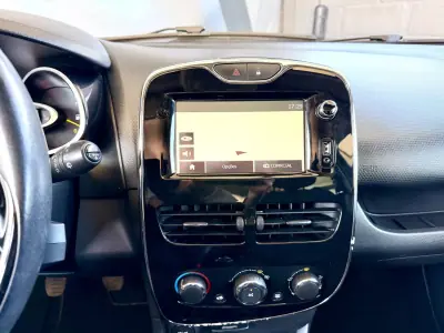 Renault Clio Sport Tourer 2013 - 7990 EUR, 202124 km - AUTO.MOTO.pt - 202124km - foto 12 de 13