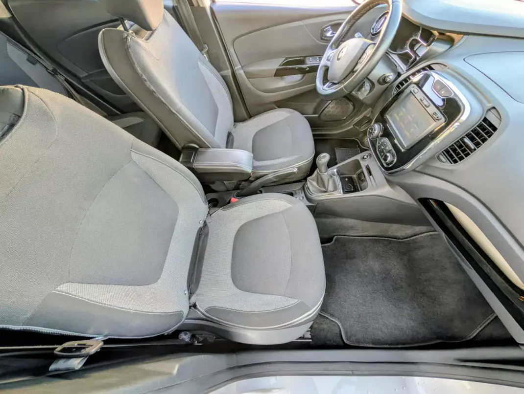 Renault Captur 2017 - 8250 EUR, 210285 km - 210285km - foto 14 de 21