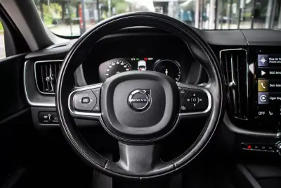 Volvo XC 60 2020 - 36990 EUR, 82194 km - AUTO.MOTO.pt - 82194km - foto 13 de 49