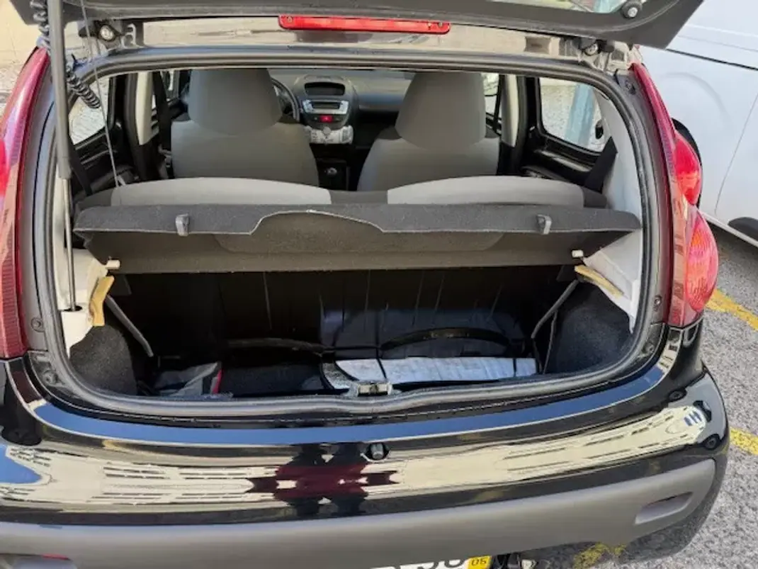 Peugeot 107 2013 - 6250 EUR, 116000 km - AUTO.MOTO.pt - 116000km - foto 12 de 26