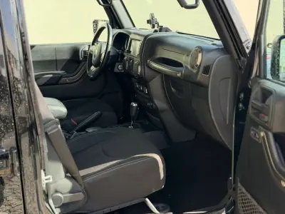 Jeep Wrangler Unlimited 2019 - 48500 EUR, 89000 km - AUTO.MOTO.pt - 89000km - foto 9 de 10