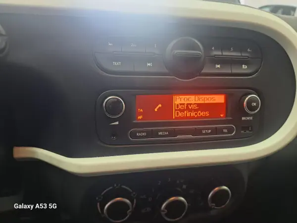 Renault Twingo 2020 - 10990 EUR, 56850 km - AUTO.MOTO.pt - 56850km - foto 6 de 14