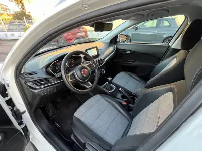Fiat Tipo Cross 2022 - 14950 EUR, 98000 km - AUTO.MOTO.pt - 98000km - foto 29 de 53